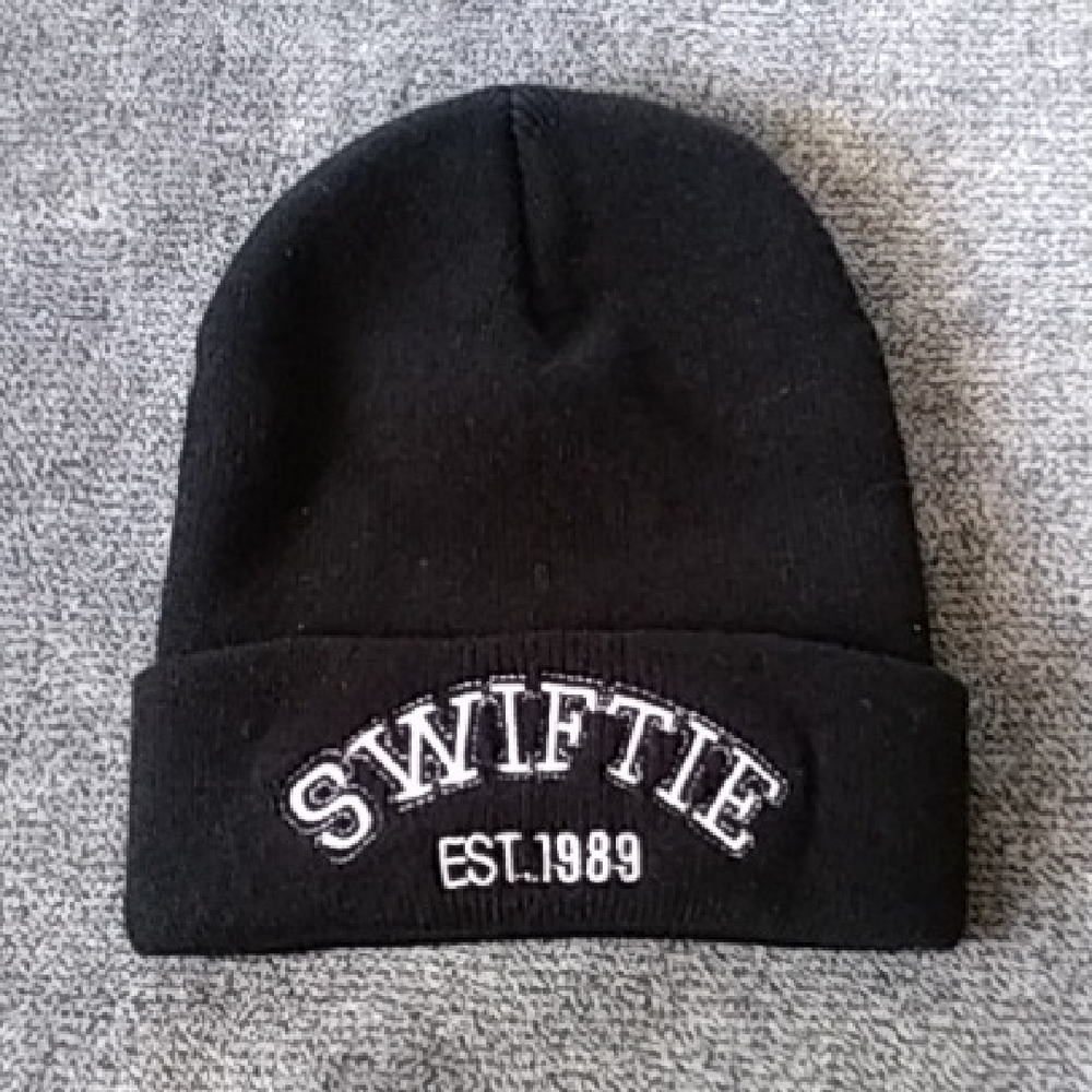 Beanie hat Taylor Swift